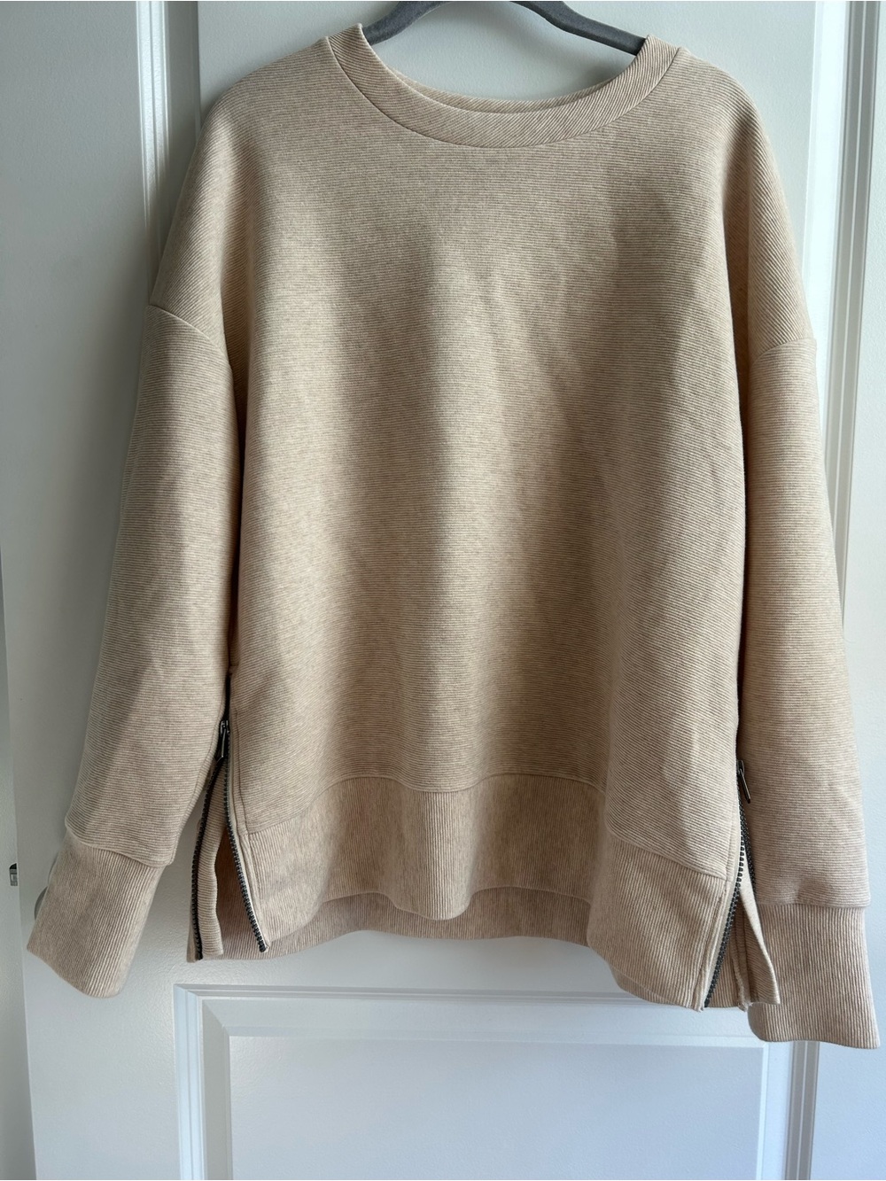 Te Verde Beige Side-Zip Crewneck Sweater